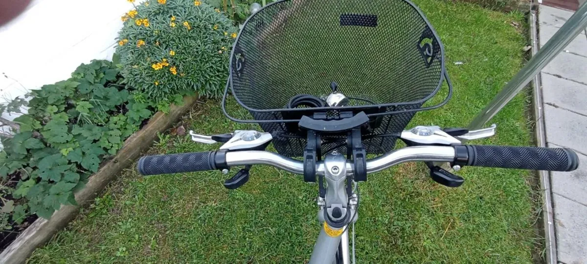 Ladies bicycle - Image 1