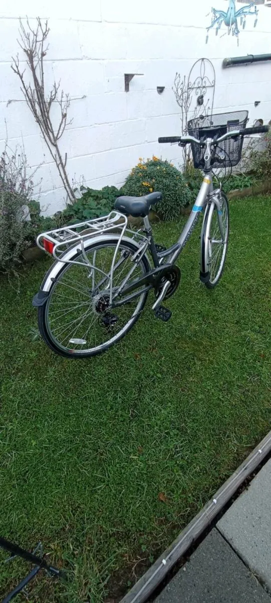 Ladies bicycle - Image 2