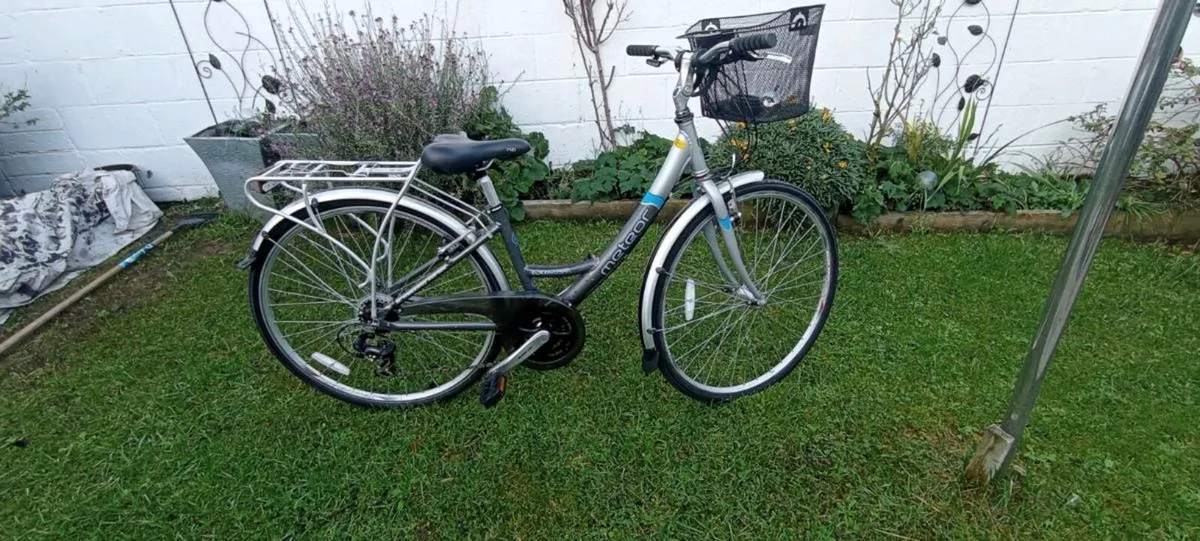 Ladies bicycle - Image 3