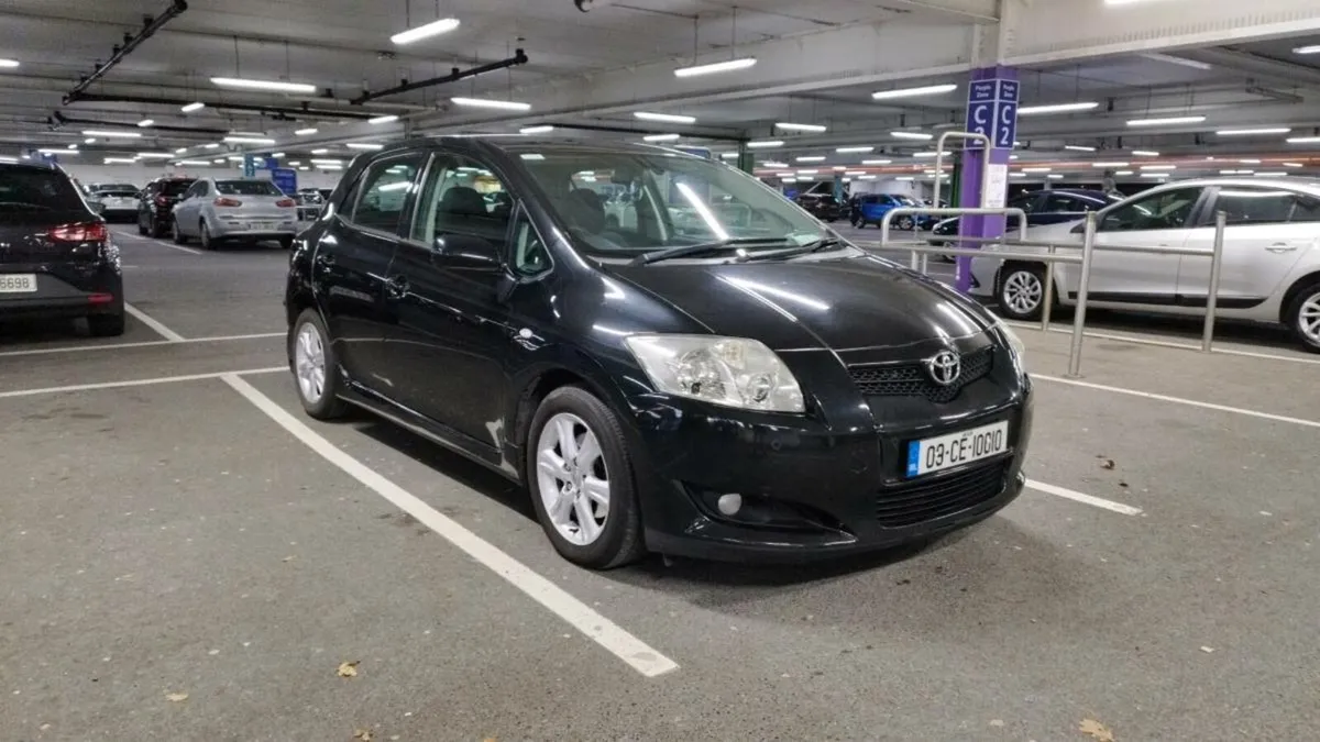Toyota Auris 2.0 - Image 1