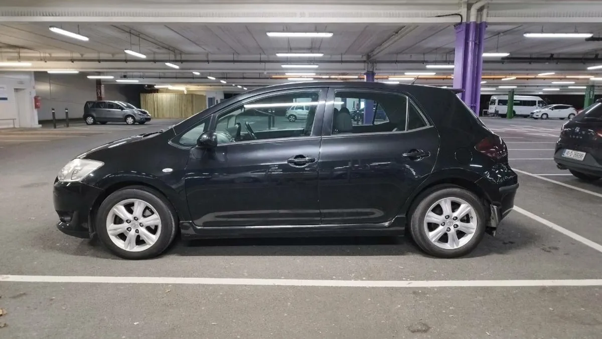Toyota Auris 2.0 - Image 4