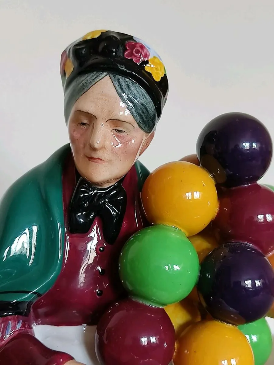 Vintage Royal Doulton balloon seller couple. - Image 3