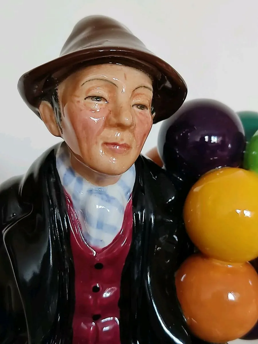 Vintage Royal Doulton balloon seller couple. - Image 4
