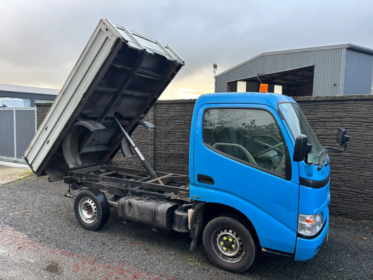 Toyota Dyna Tipper - Image 2