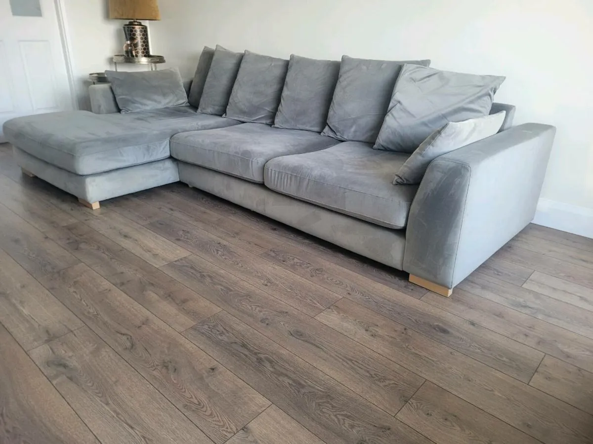 Large L-shaped couch - Image 1