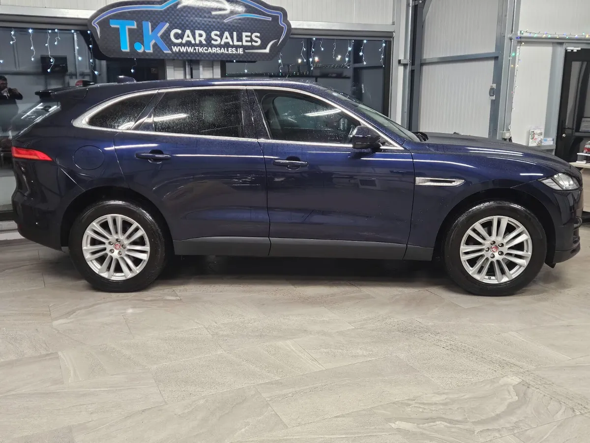 17 JAGUAR F-PACE 2.0 D RWD PRESTIGE - Image 2