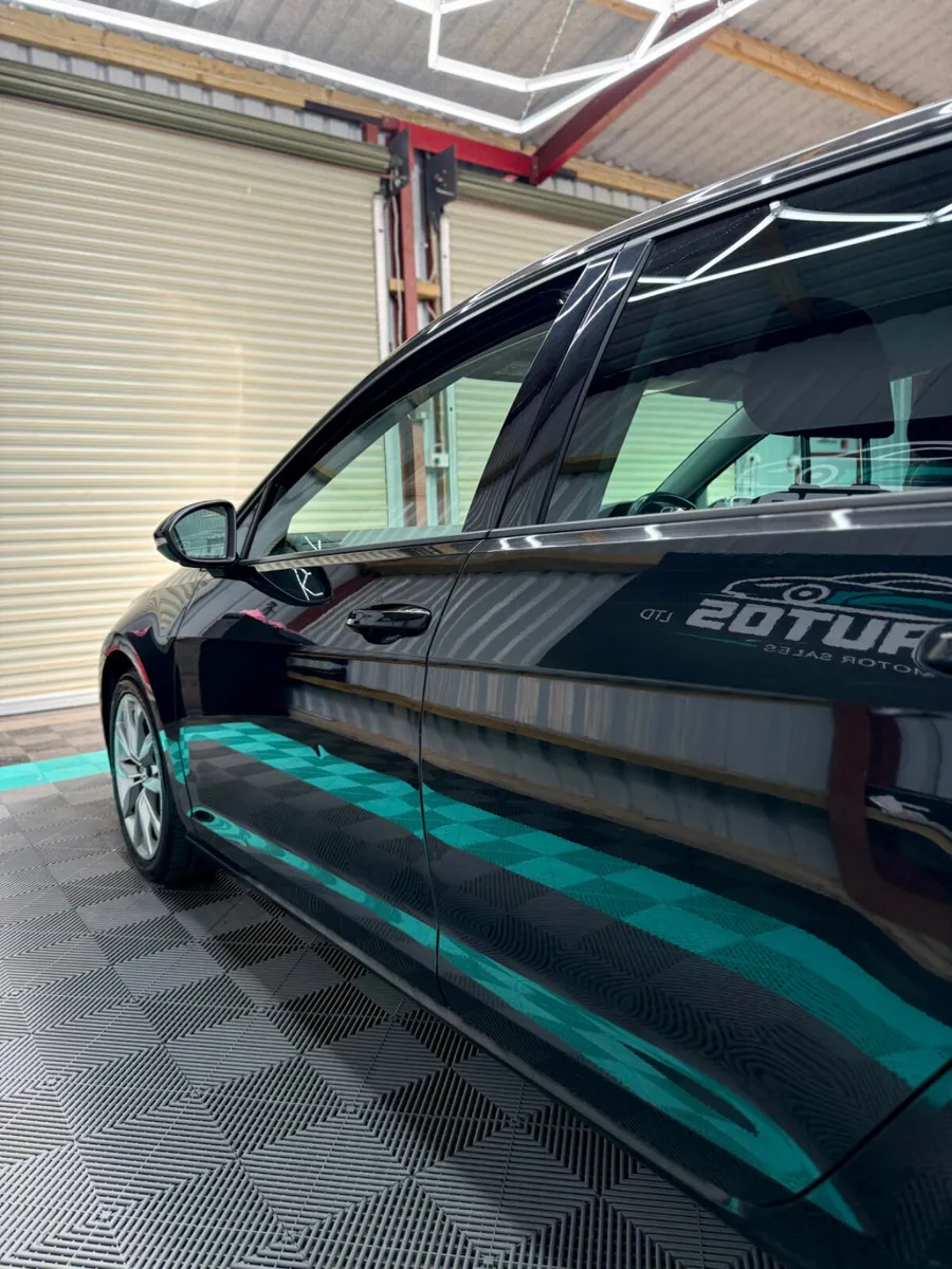 Volkswagen Golf 2016 - Highline + Low mileage! - Image 4