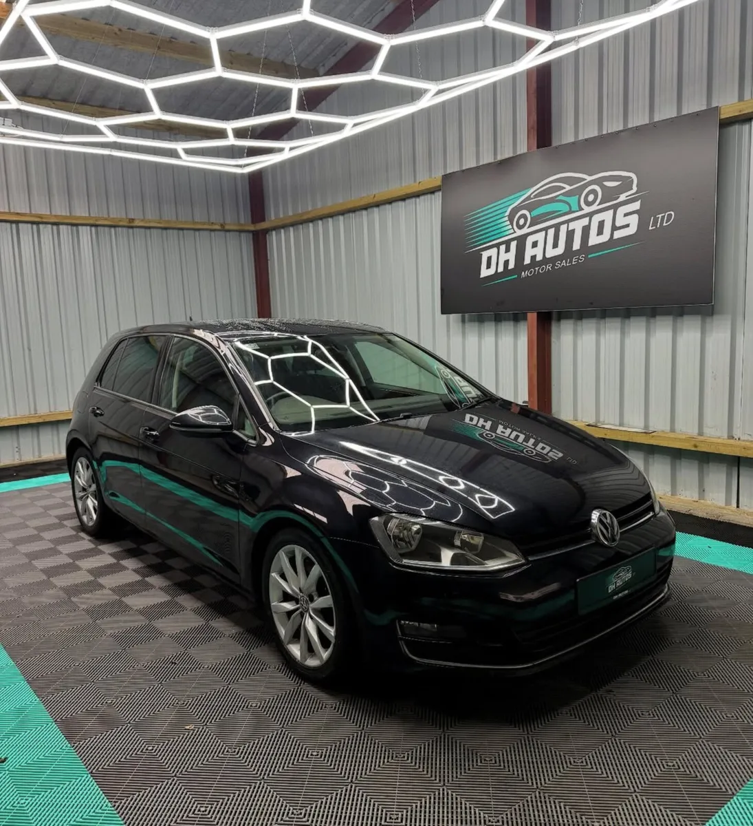 Volkswagen Golf 2016 - Highline + Low mileage! - Image 1