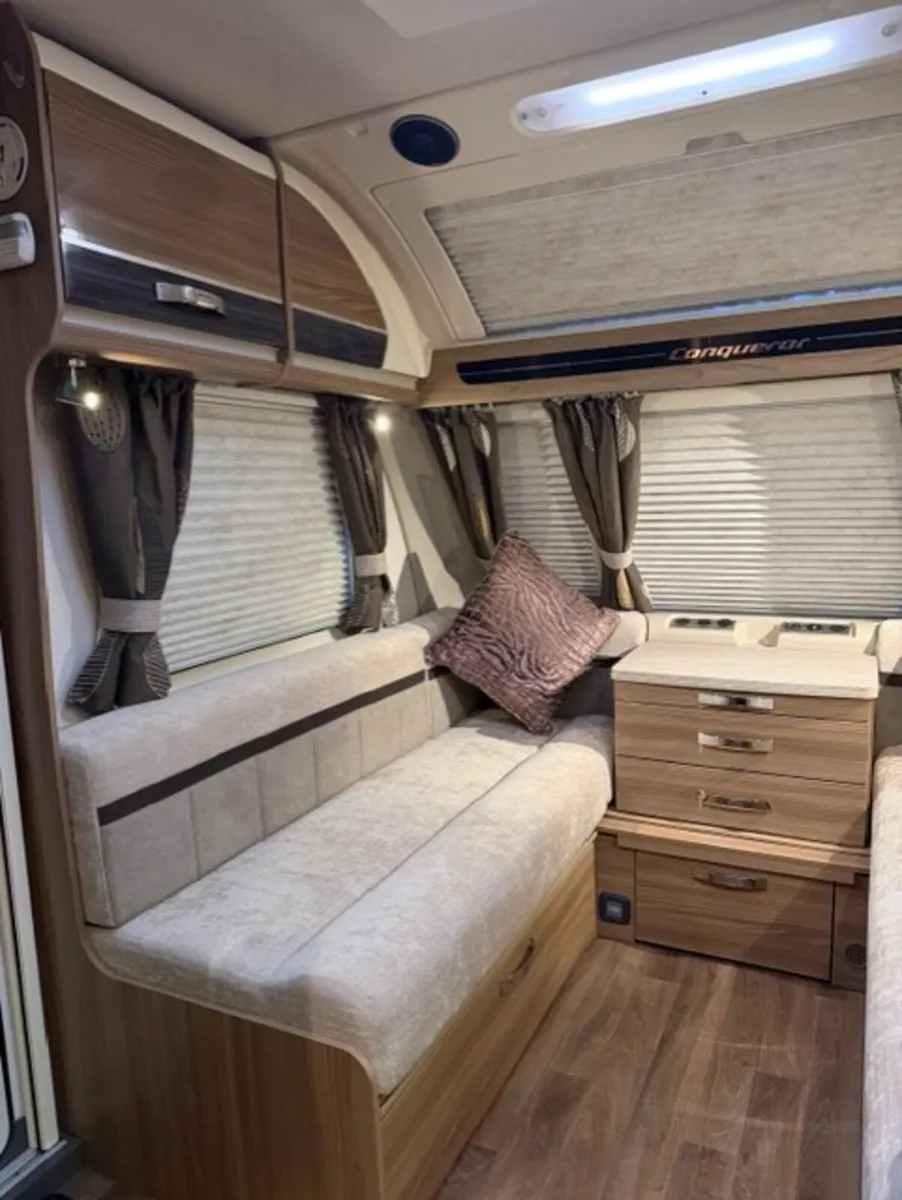 2016  Swift Conquerer 560 rear island bed mover - Image 4