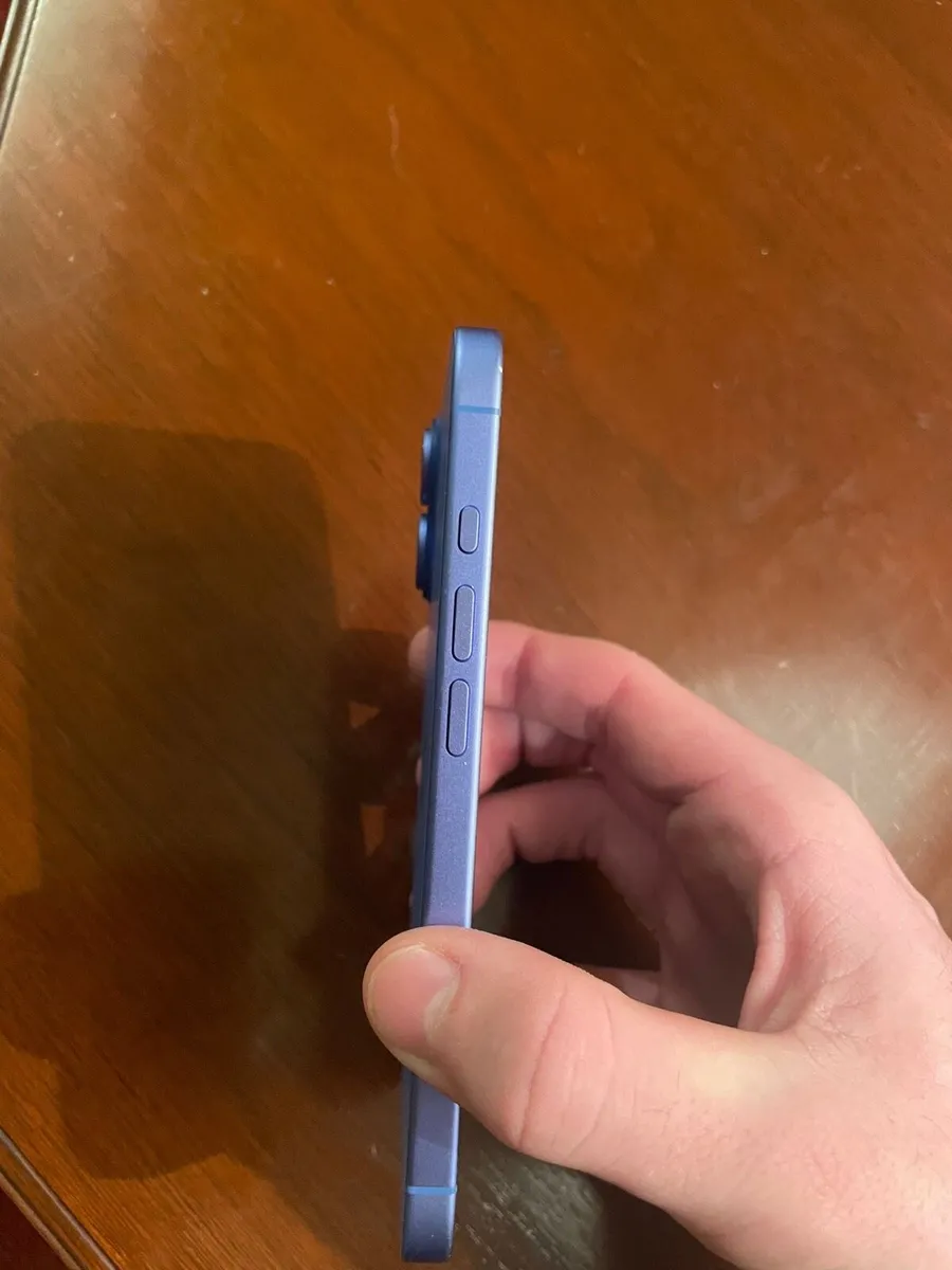 iPhone 16 128GB Ultramarine like new condition - Image 4