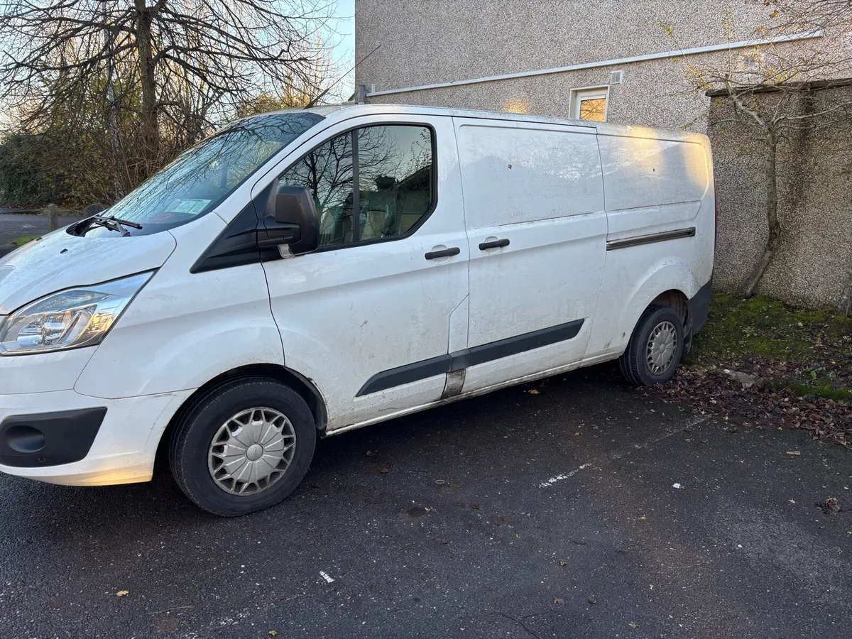 Ford Transit Custom LWB - Image 2