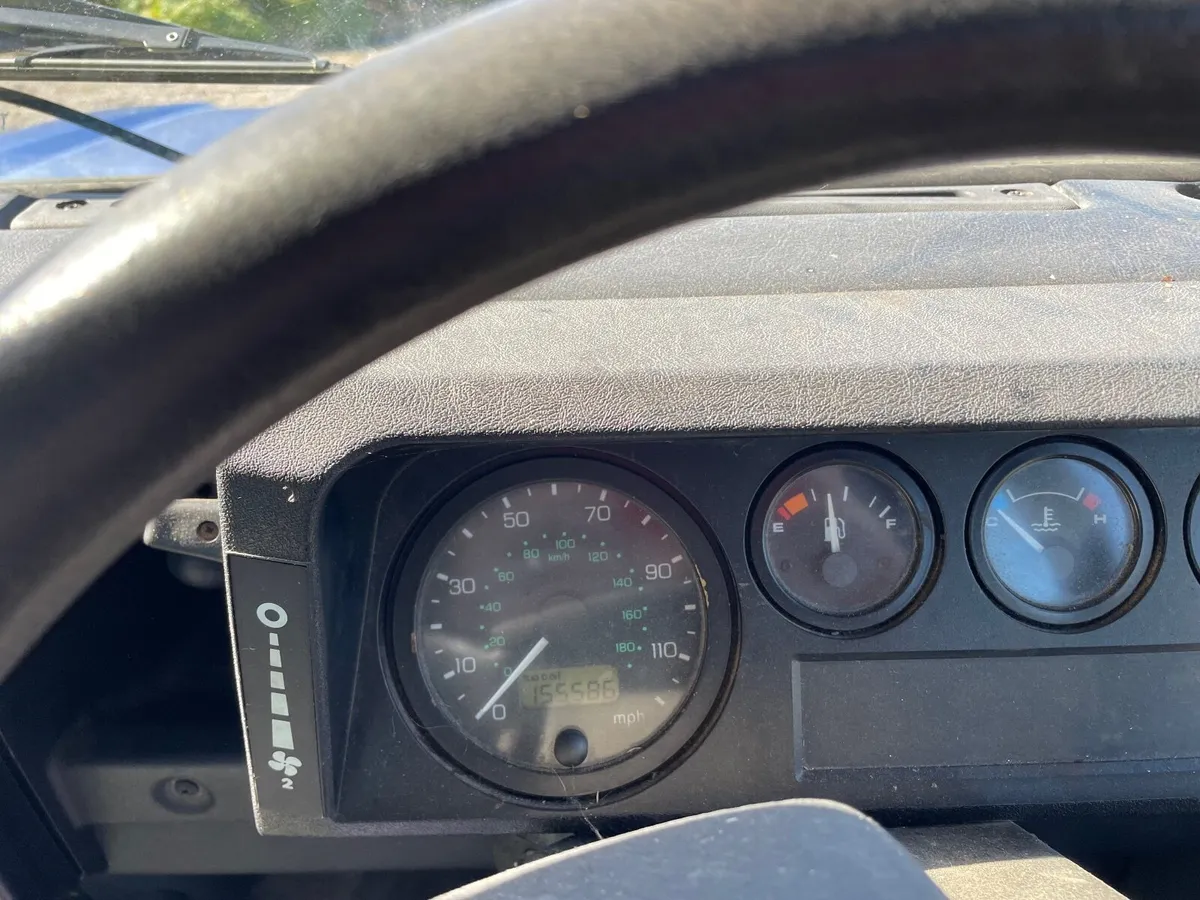 Land Rover Defender 2002 - Image 3