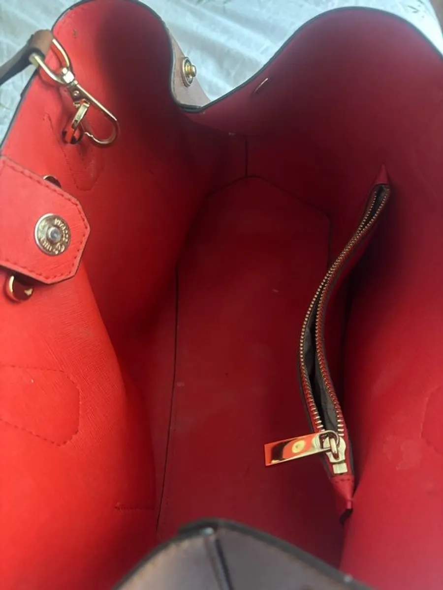 Michael Kors handbag in excellent condition tan spacious spotless - Image 2