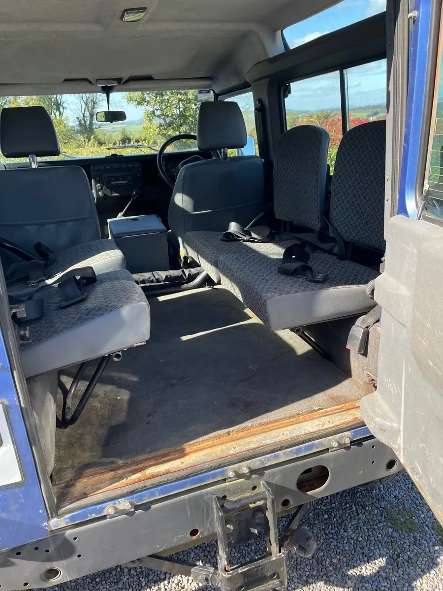 Land Rover Defender 2002 - Image 4