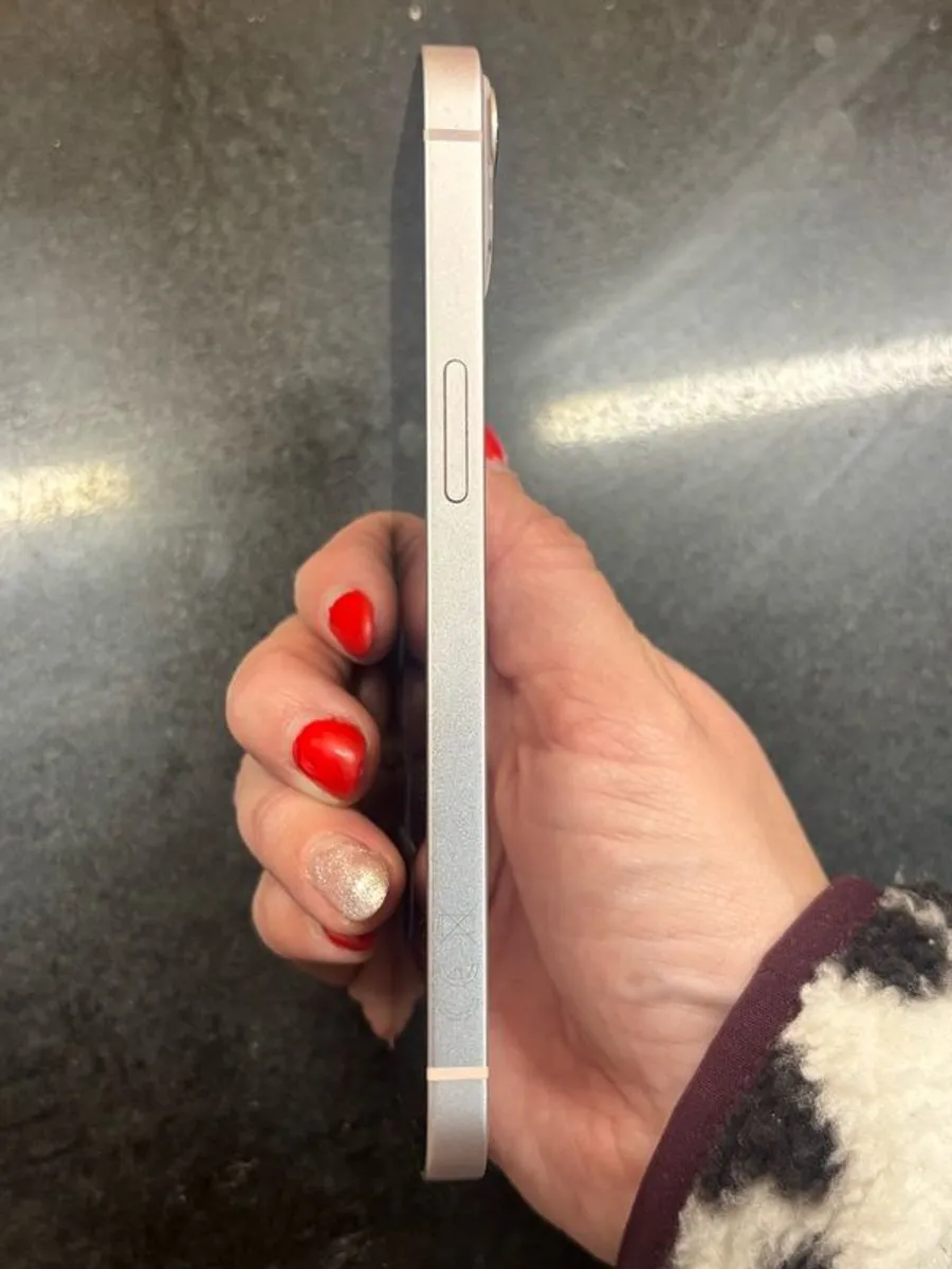 iPhone 13 - Image 4