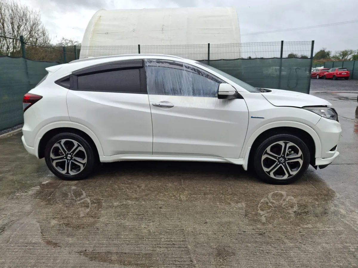 2016 Honda Vezel  Hybrid Automatic - Image 2
