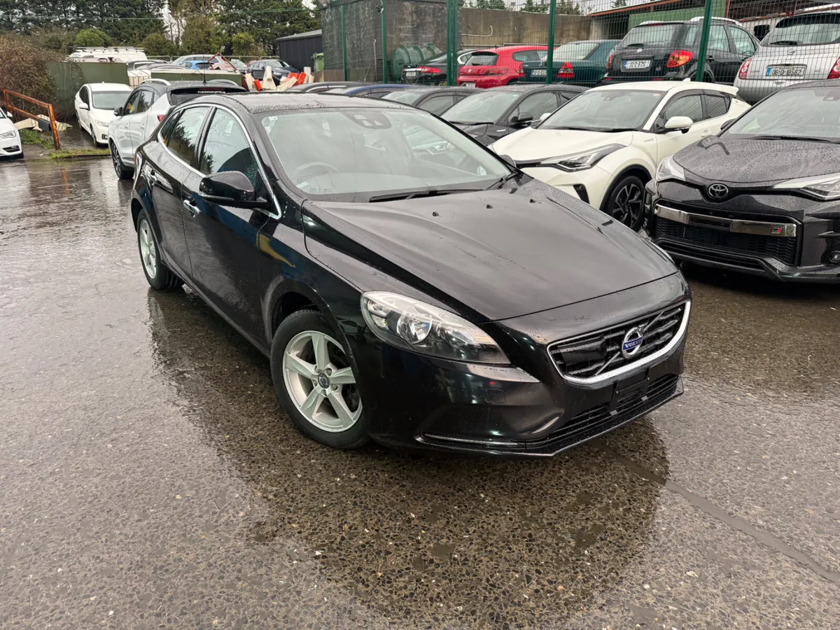 2014 Volvo V40 Automatic T4 - Image 1