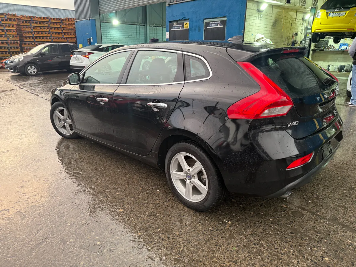 2014 Volvo V40 Automatic T4 - Image 3