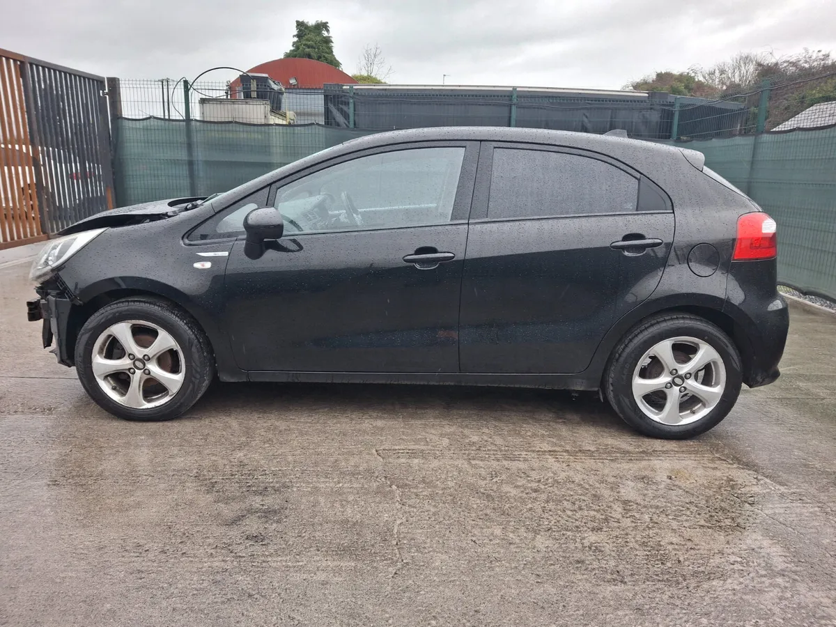 152 kia Rio   light Front Damage - Image 2