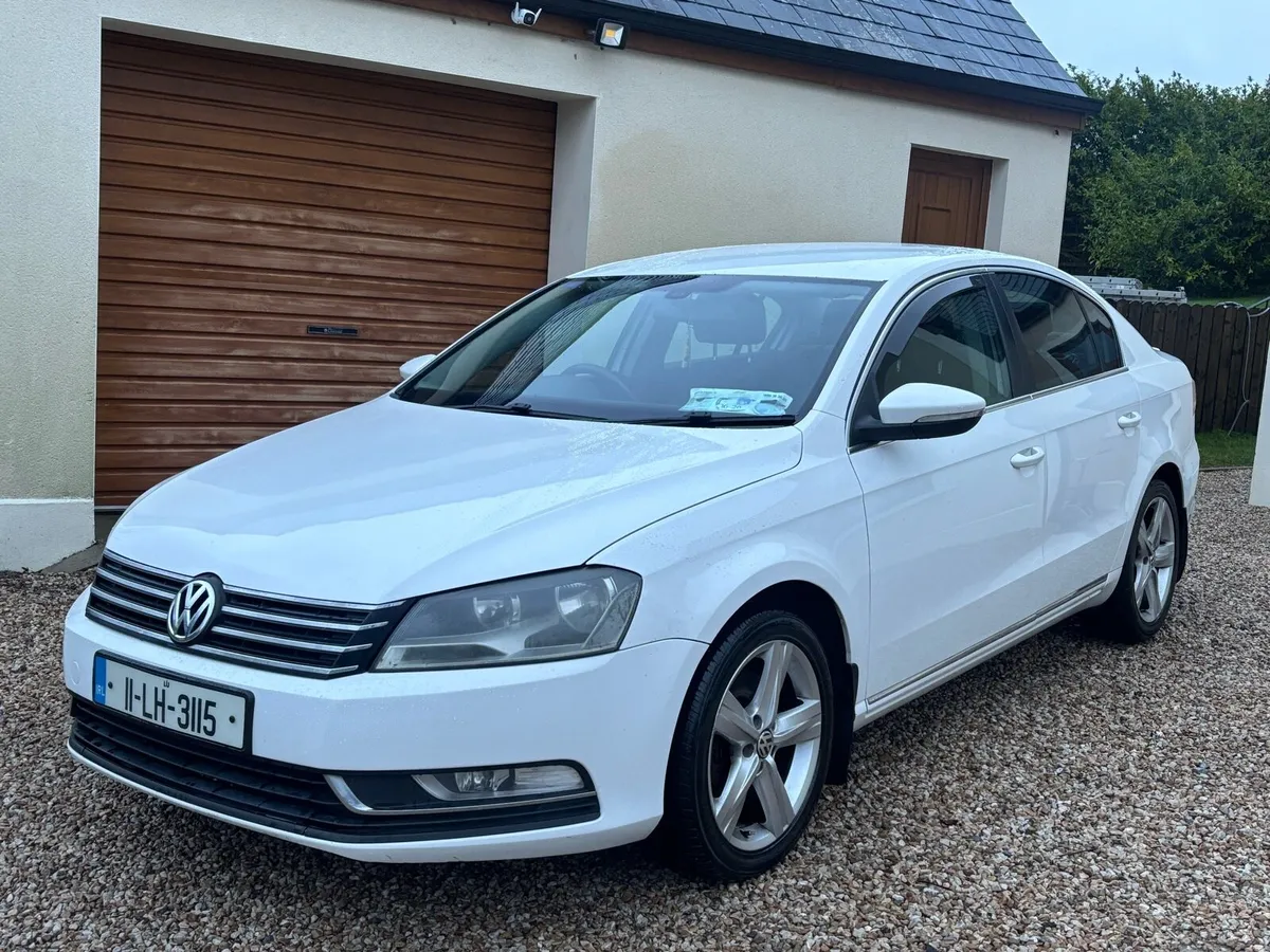 2011 Volkswagen Passat 2.0 tdi se model - Image 1