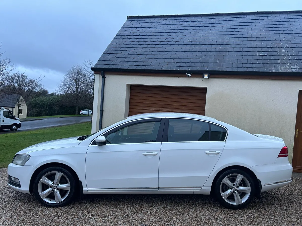 2011 Volkswagen Passat 2.0 tdi se model - Image 2