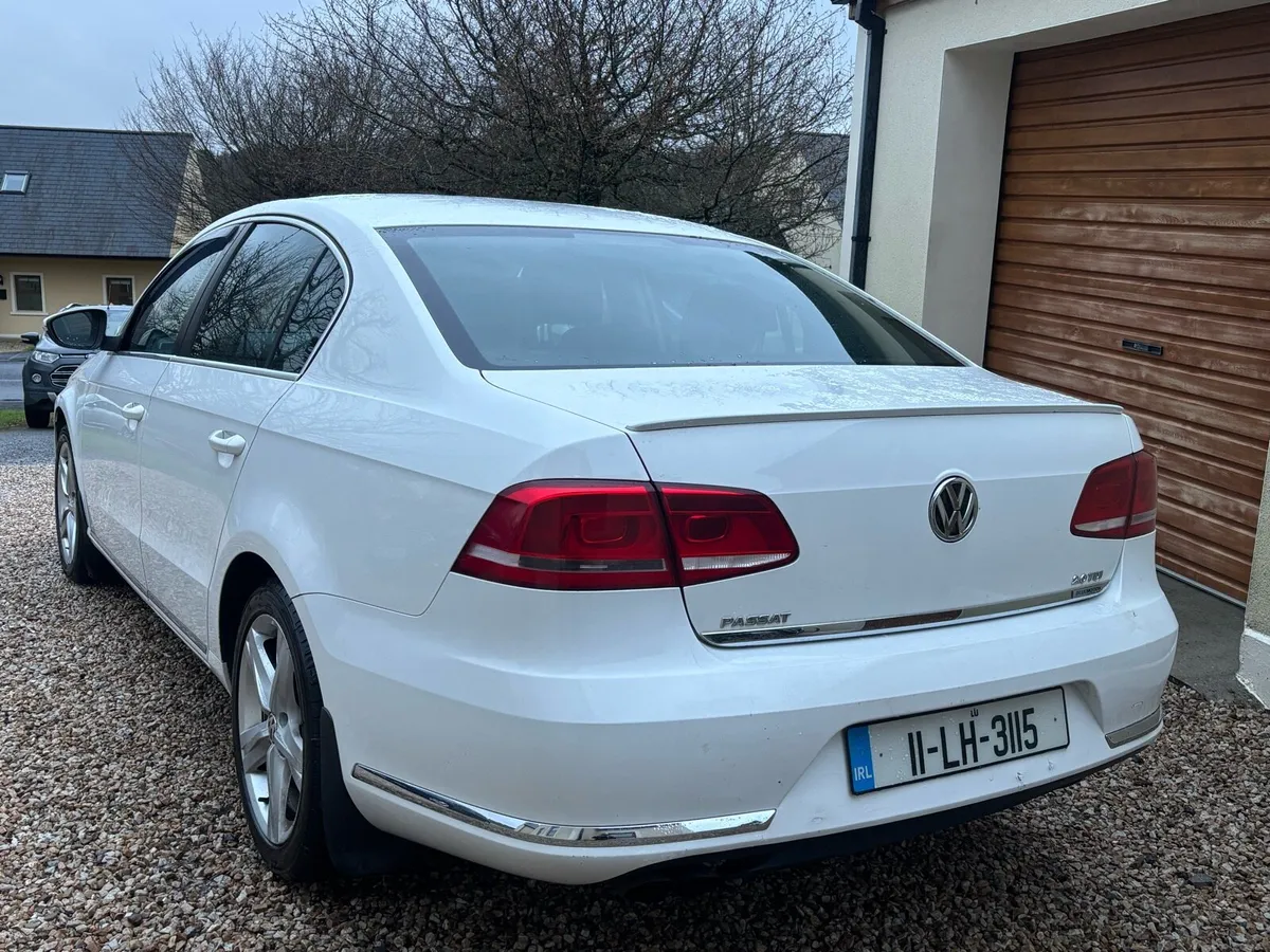 2011 Volkswagen Passat 2.0 tdi se model - Image 3