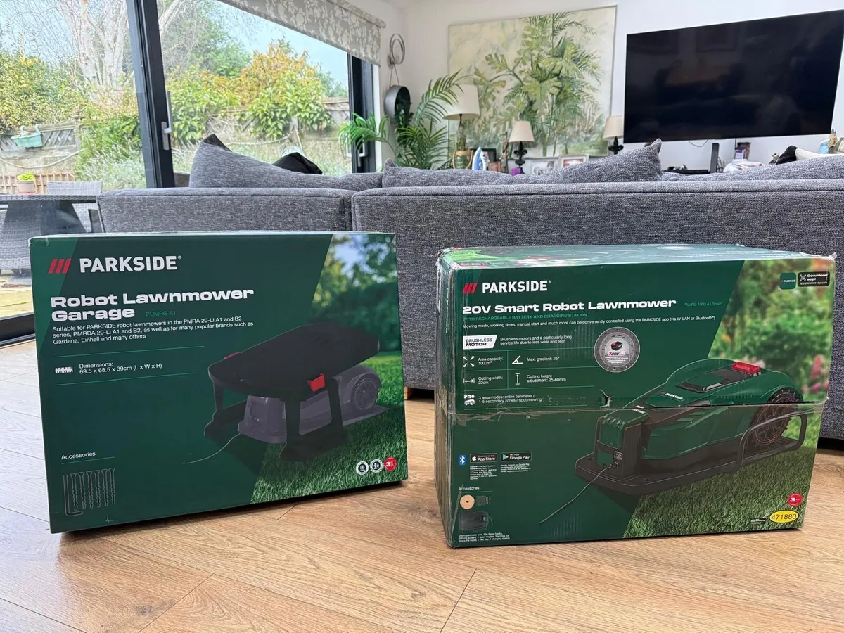 Robot Lawnmower + Garage, Model: Parkside - Image 2