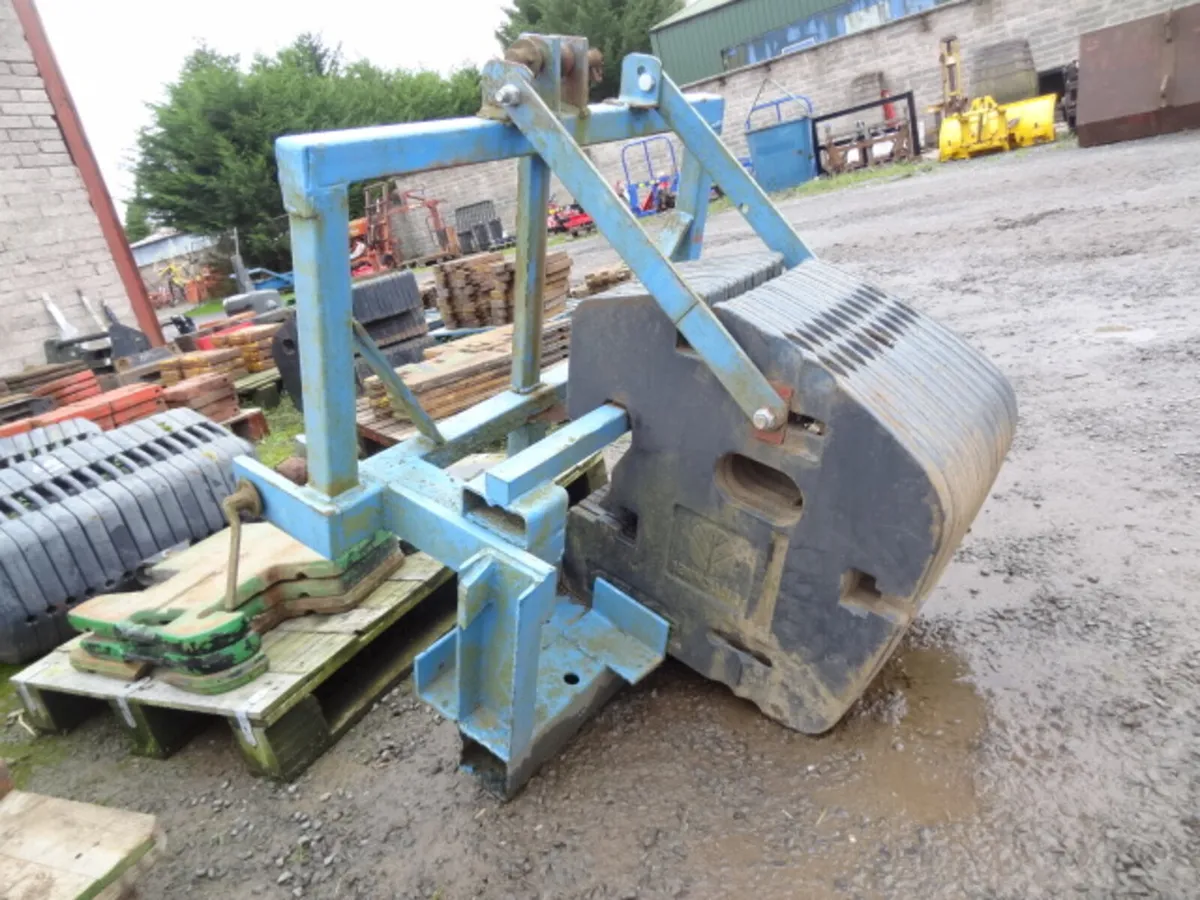New Holland Fan Weights on 3 Point Linkage Frame - Image 2