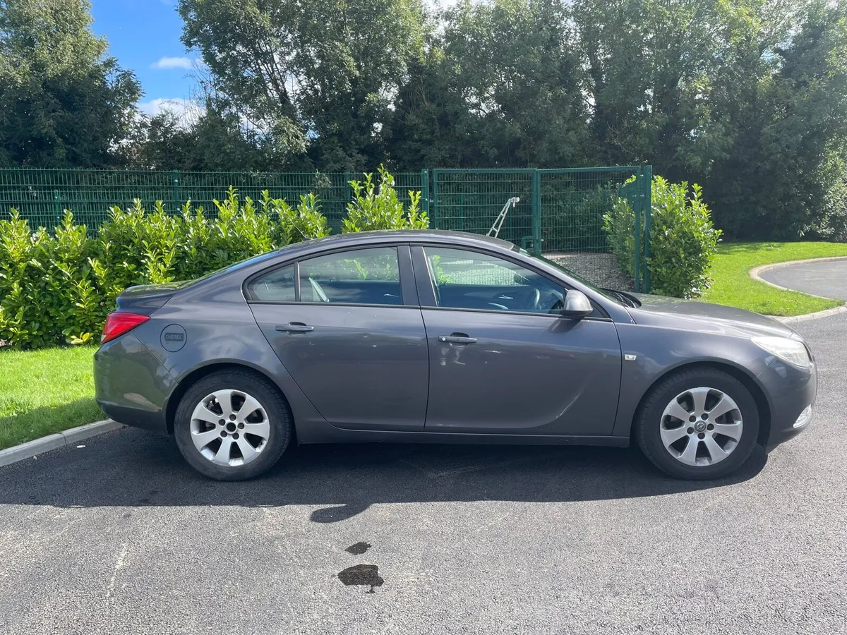 2011 Opel Insignia (Automatic) - Image 2