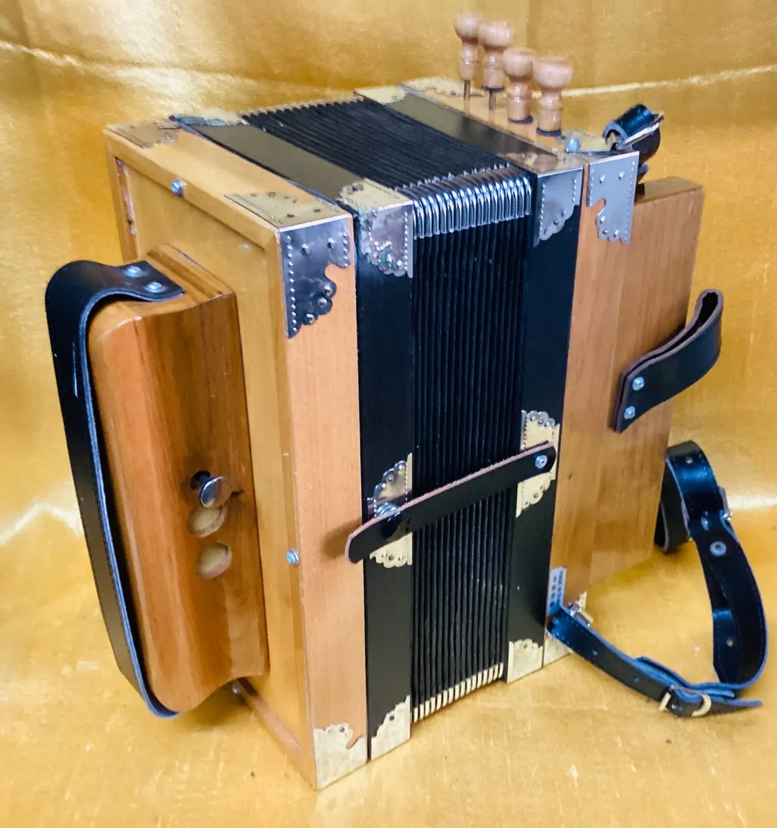 4 STOP KEY C CAJUN STYLE MELODEON USED - Image 4