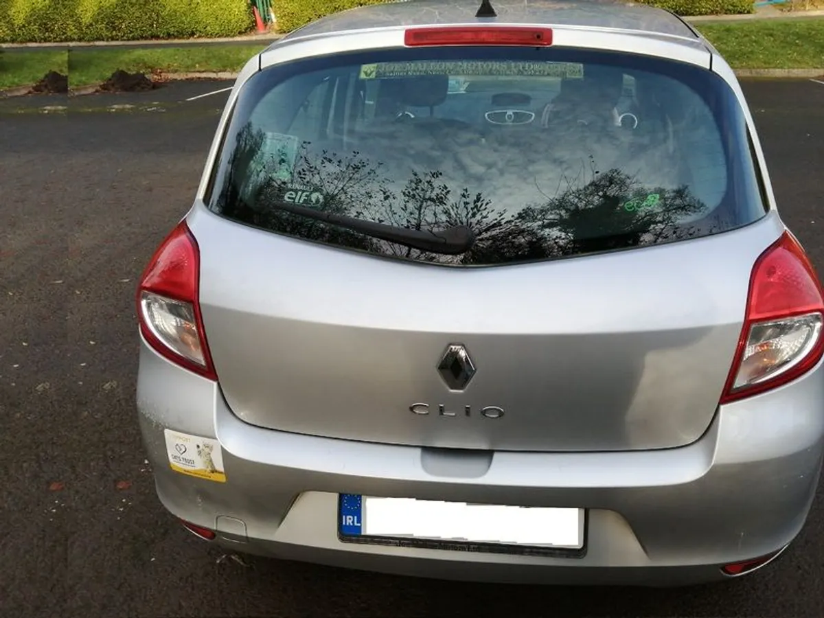 2011 Renault Clio - Image 2
