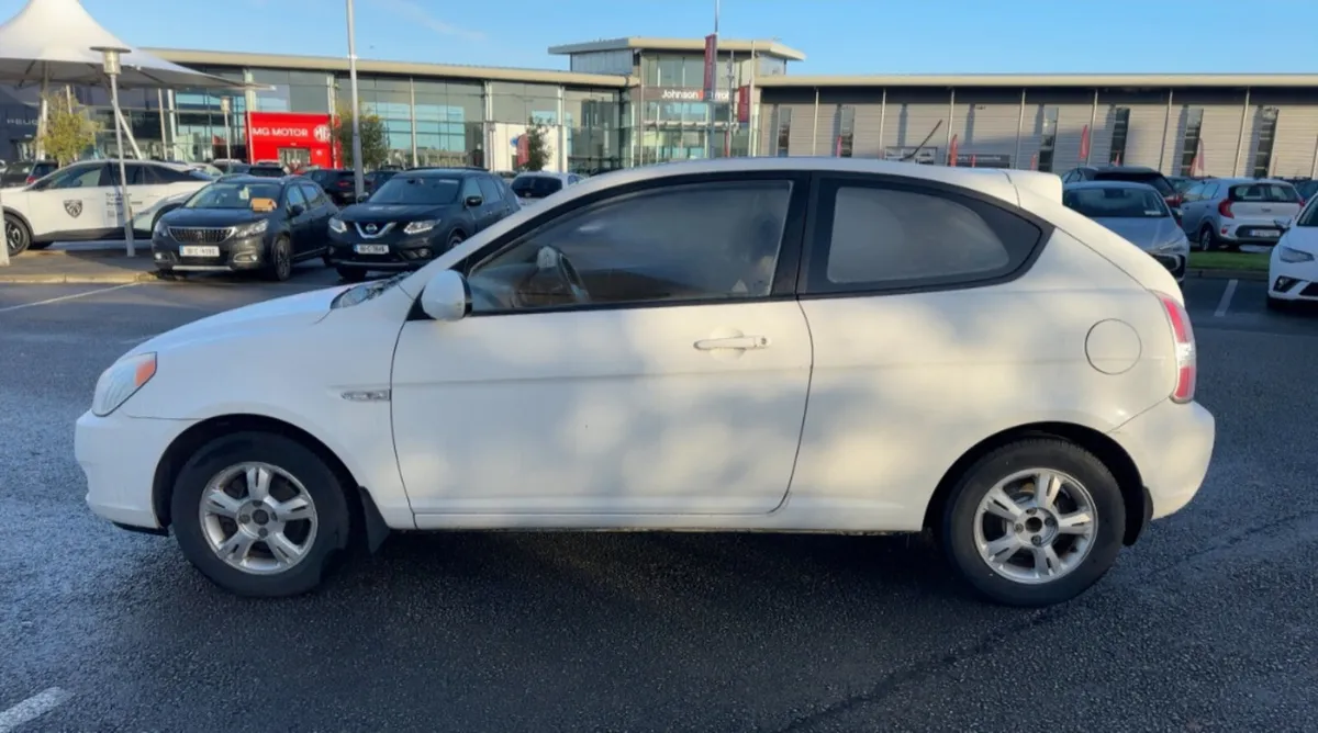 Hyundai Accent 2009 Diesel - Image 2