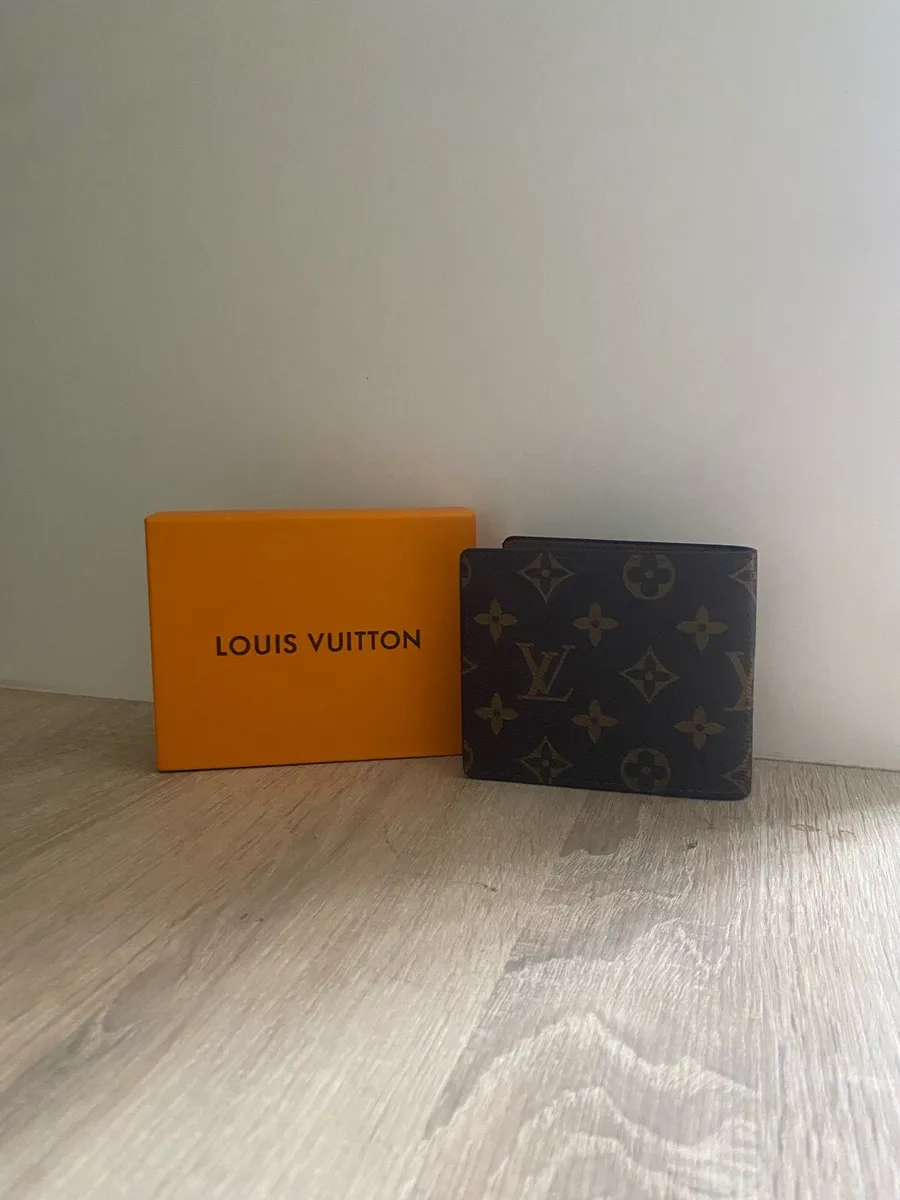 Louis Vuttion wallet - Image 1