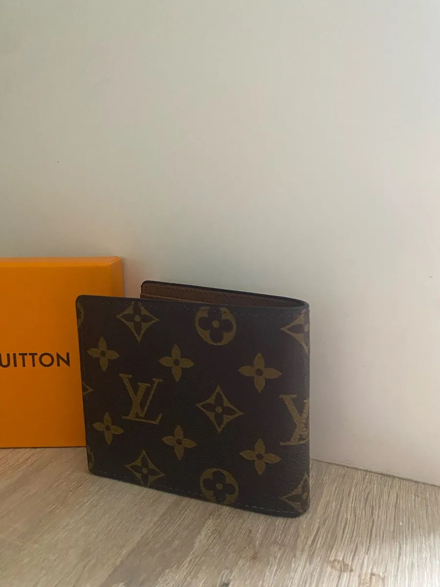Louis Vuttion wallet - Image 2