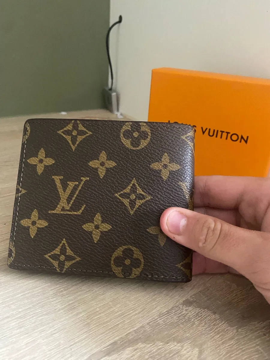 Louis Vuttion wallet - Image 4