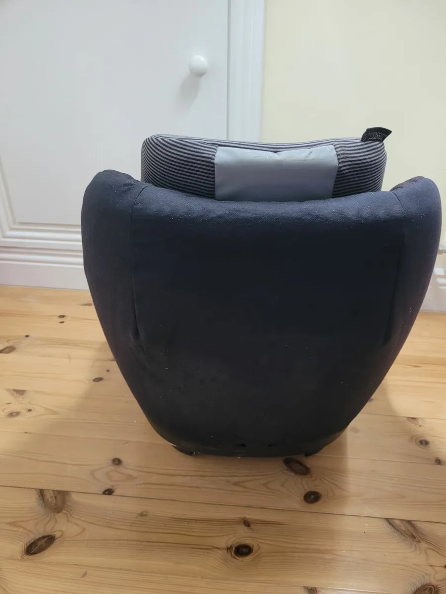 Maxi Cosi 2 Way Pearl Car Seat - Image 4