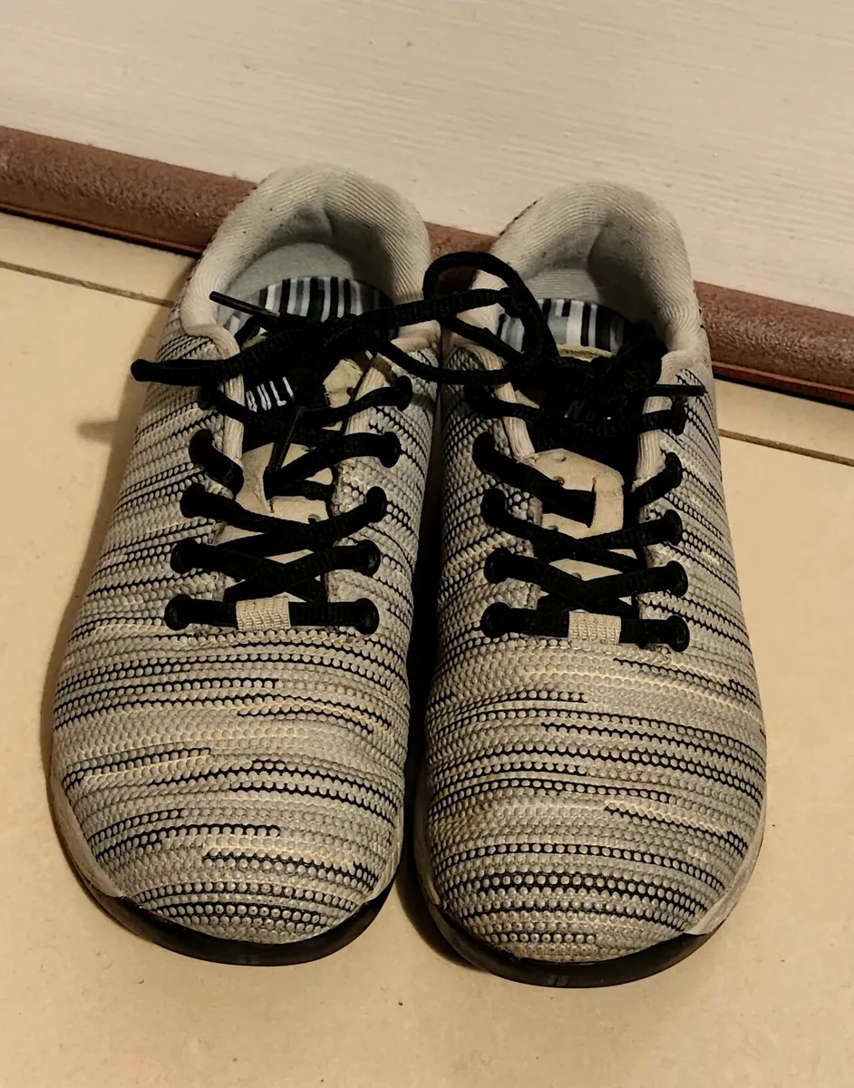 NOBULL SuperFabric Trainers  Black & Grey | Size 6 - Image 2