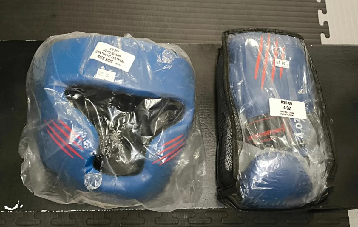 Boxing set for juniors - gloves + headgear - Image 2