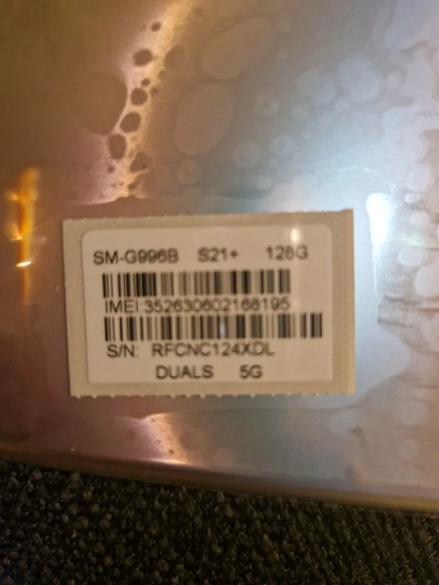 Samsung phone - Image 3