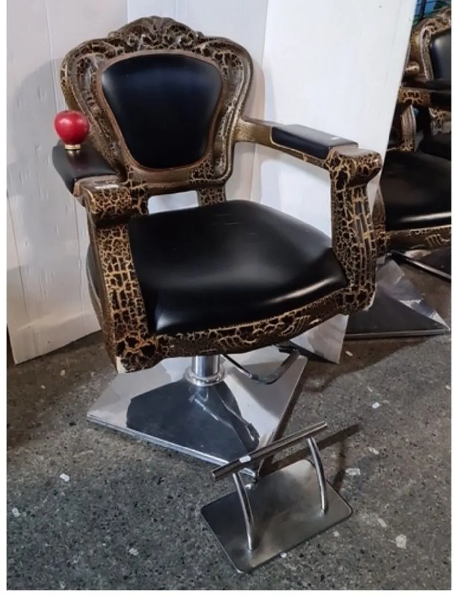 Hydraulic Barber chair with foot rest. - Image 1