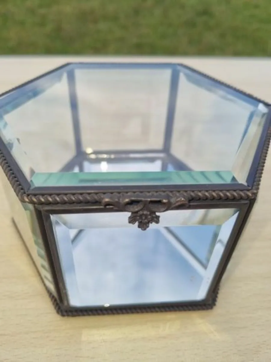 Hexagonal Metal Bevel Glass Jewellery Box - Image 2