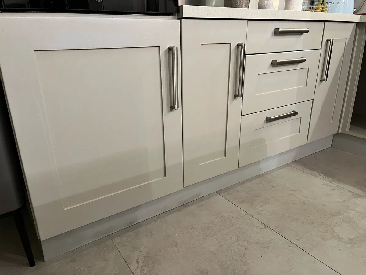 Kitchen cabinet doors - Image 1