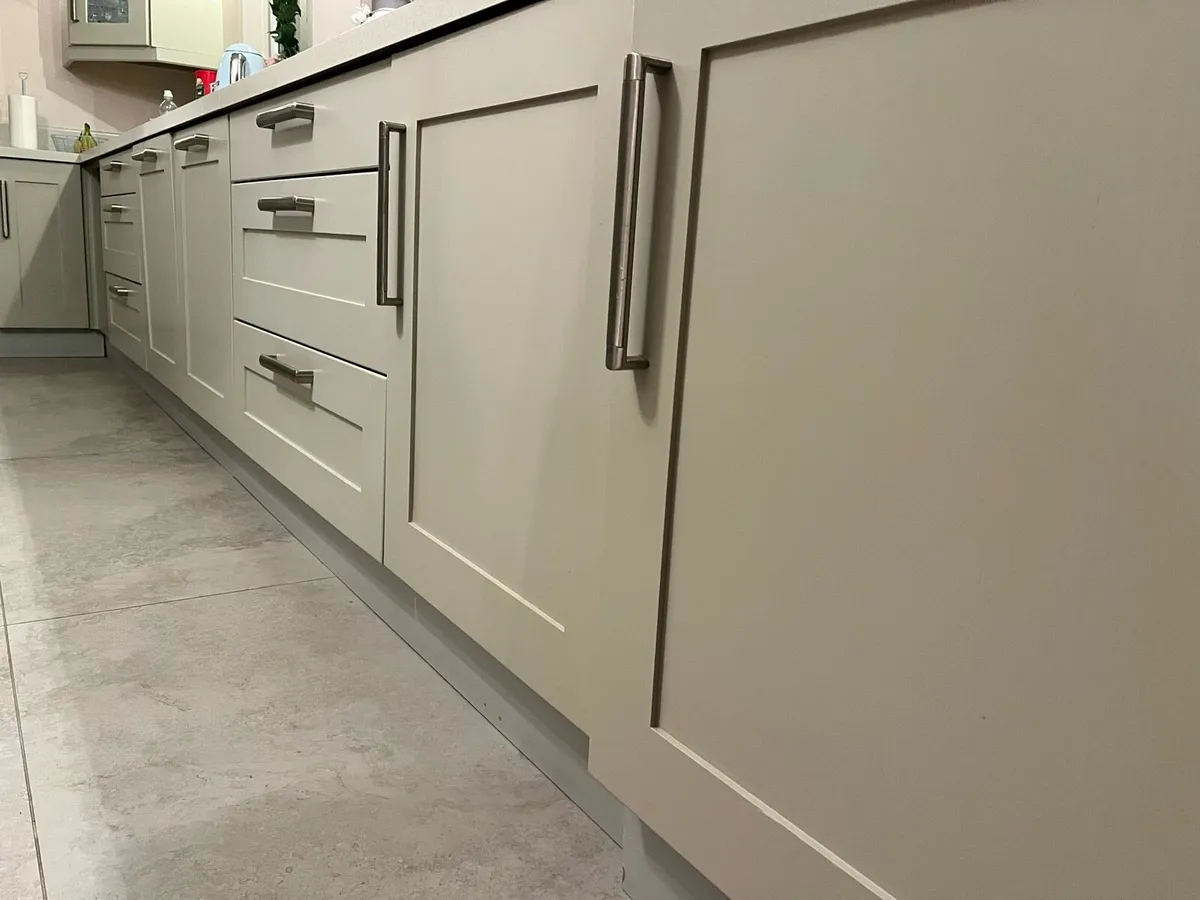 Kitchen cabinet doors - Image 2