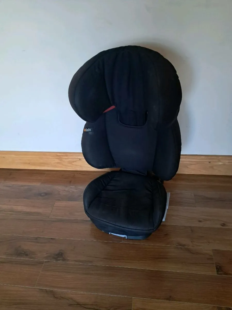 2 x BeSafe ISO fix Car Seats - Image 3