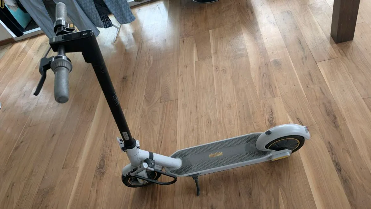 Electric Scooter - Ninebot KickScooter MAX - Image 4