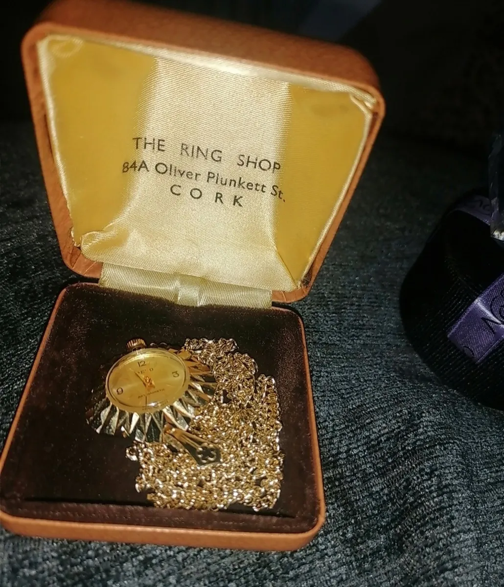 VINTAGE LADYS POCKET WATCH 1970S