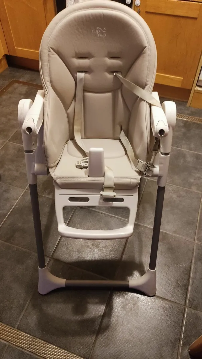 Baby high chair - Image 1