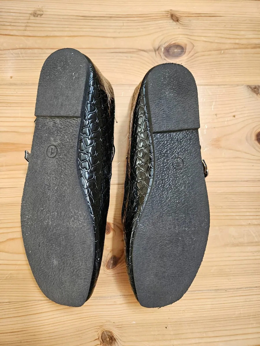 Girls Pumps Size 1 - Image 2