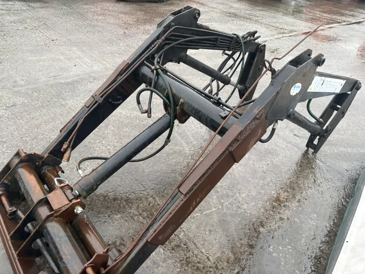 QUICKE 3300  LOADER - Image 1