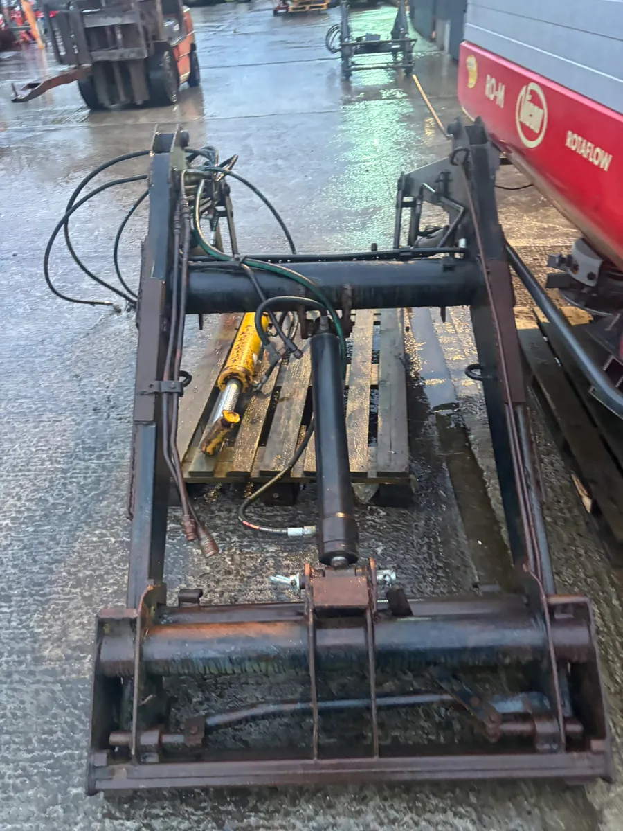 QUICKE 3300  LOADER - Image 4